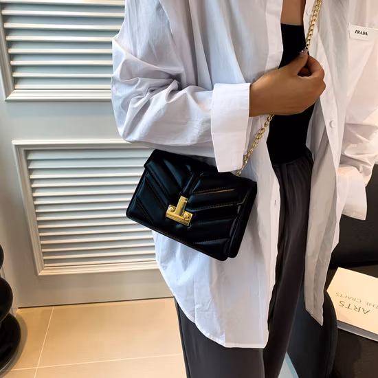 Cappotto da donna Abito maglione Decorazione cintura Materiale in pelle PU con fibbia in metallo perlato Cintura all'ingrosso di moda di nuovo design Bl-3023